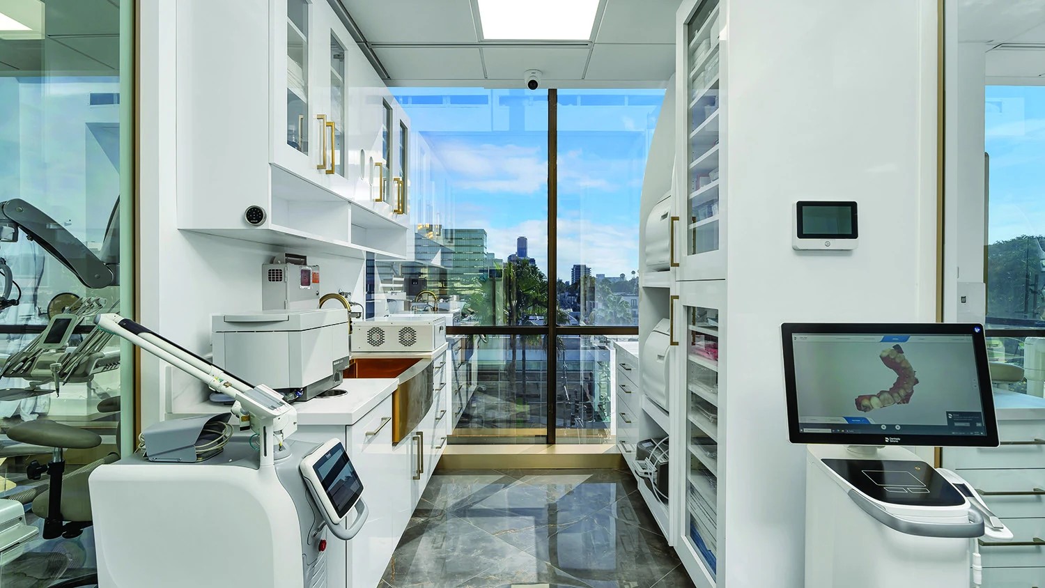 Dental microscope in the Enzo Dentistry operatory